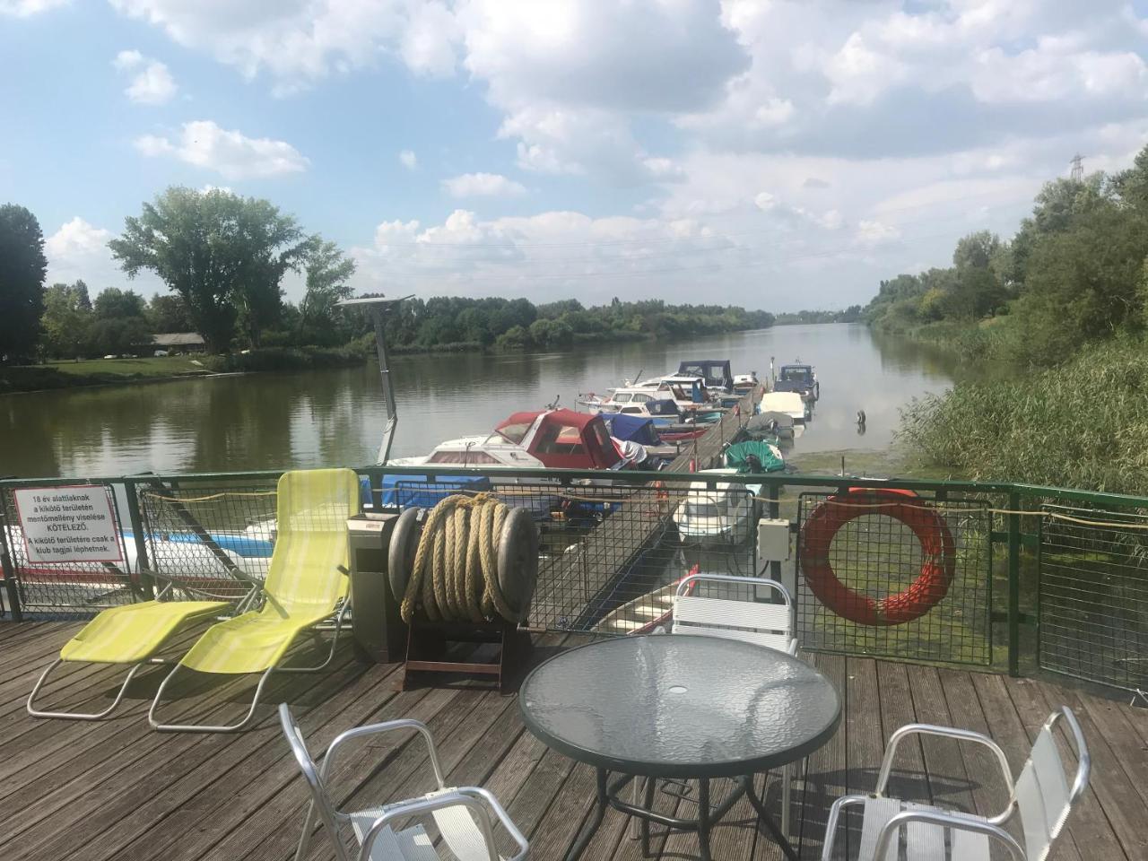 Botel Kalozhajo *