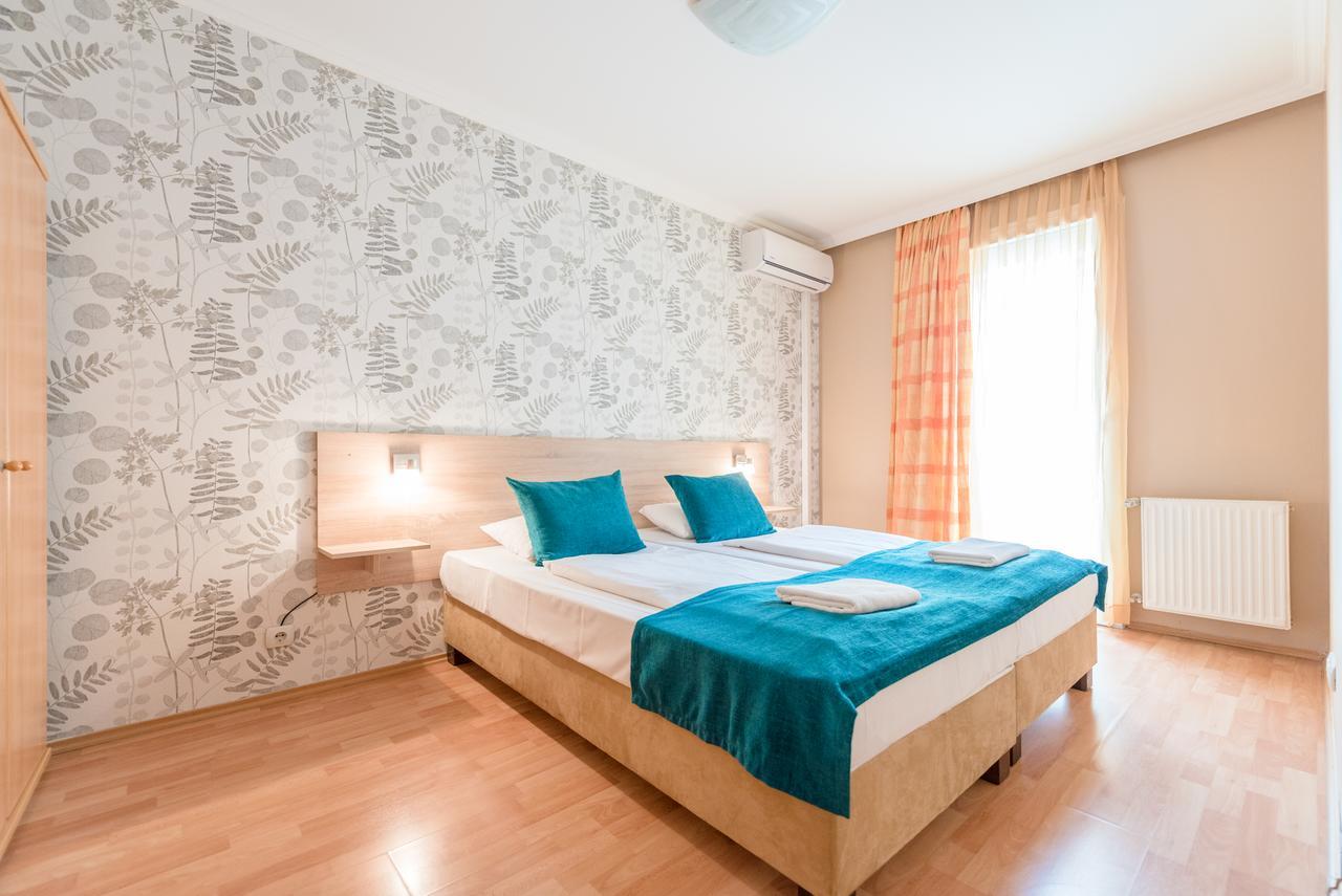 Nova * Budapest
