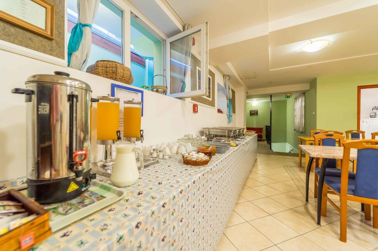 Easy Star Hotel