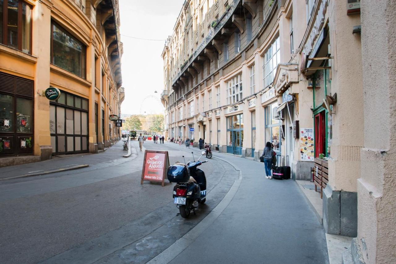 Hanna Studio Is In The Heart Of Pest Broadway Appartamento