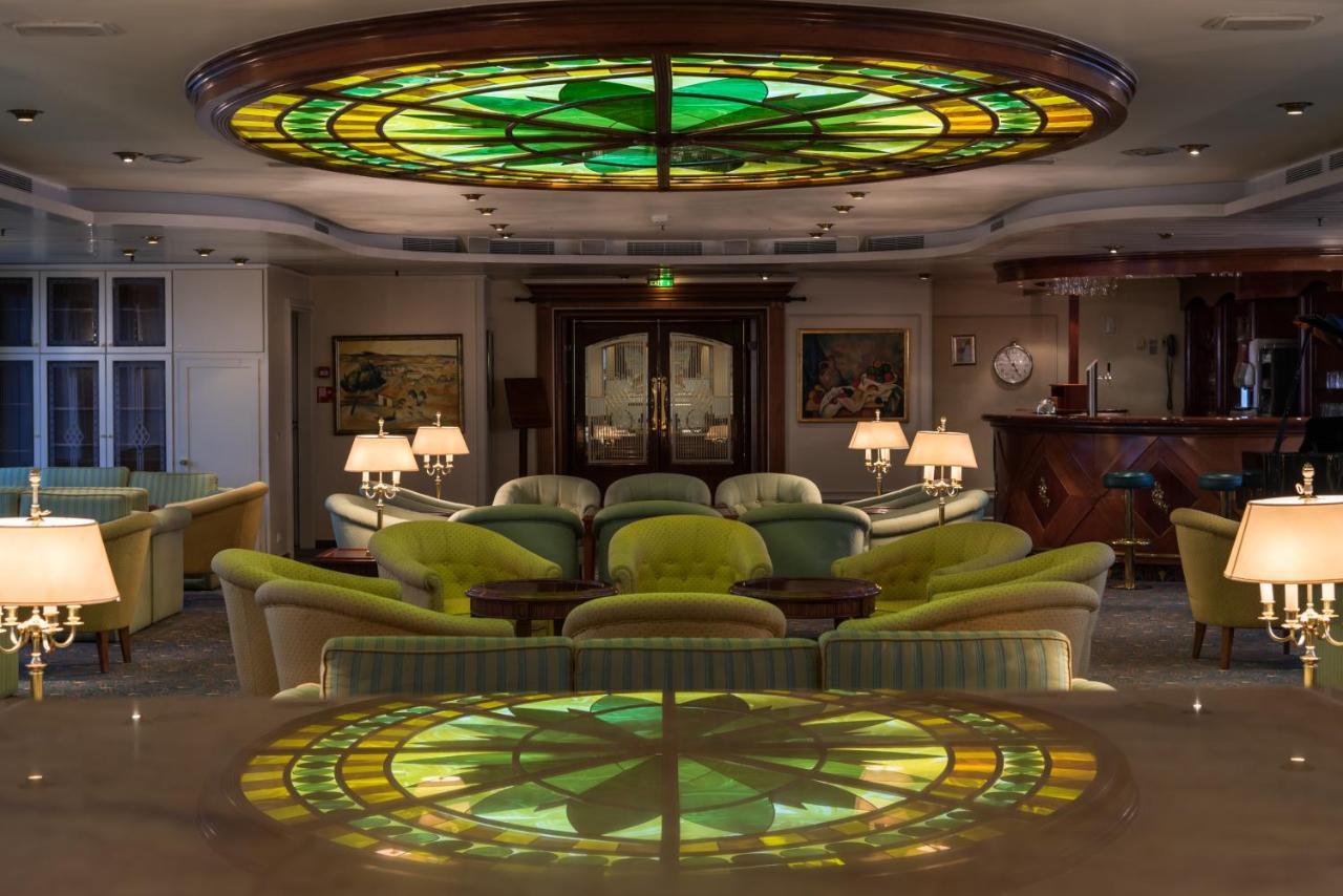 Onriver Hotels - Ms Cezanne Botel 4*