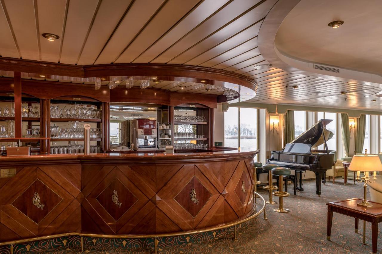 Onriver Hotels - Ms Cezanne Botel Budapest