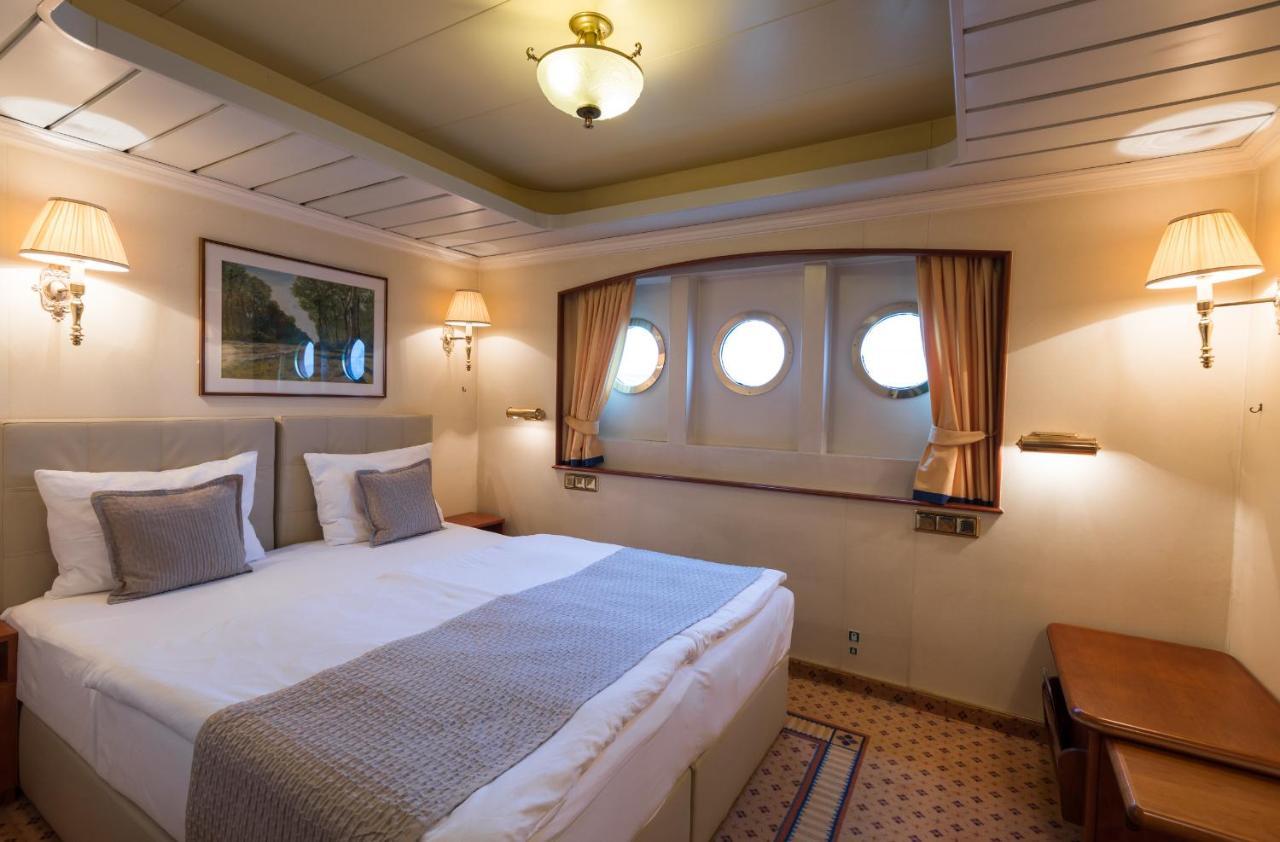 Botel Onriver Hotels - Ms Cezanne Budapest