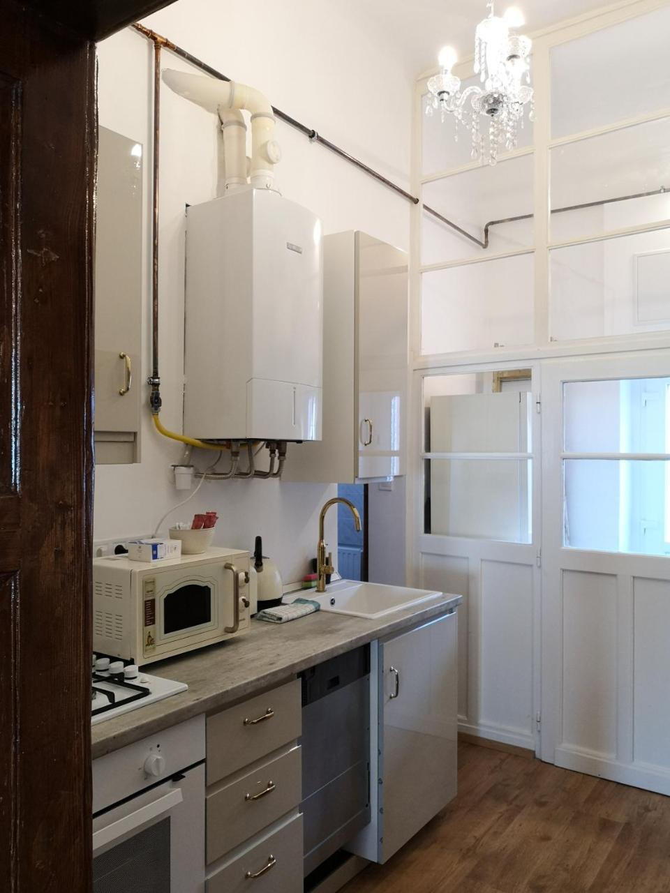Apartment Modern Classic On Kiraly *