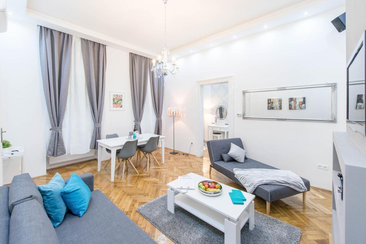 Dominik Budapest