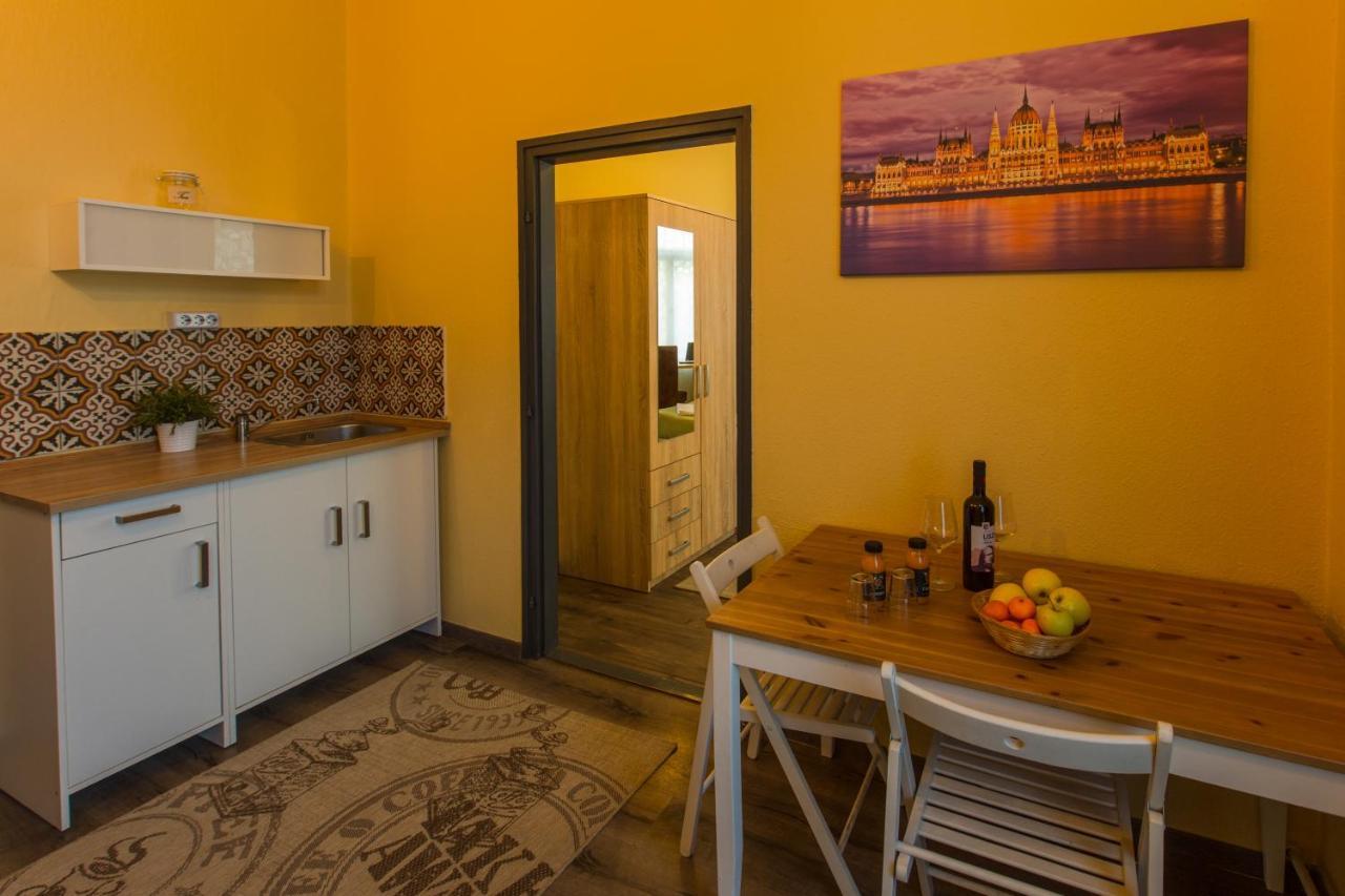 Goodmo House Hostal *