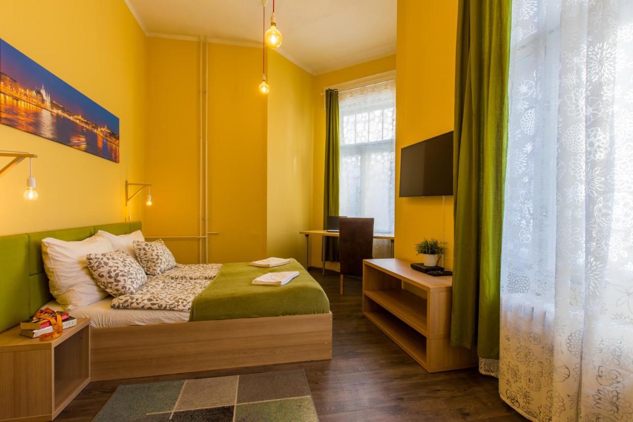 Hostal Goodmo House