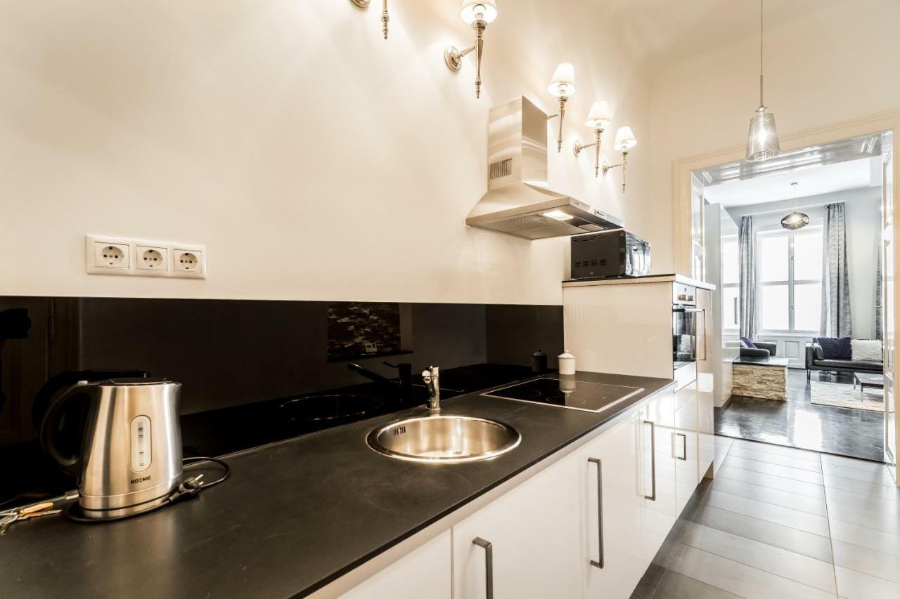 Bpr B&w Elegant Appartamento Budapest