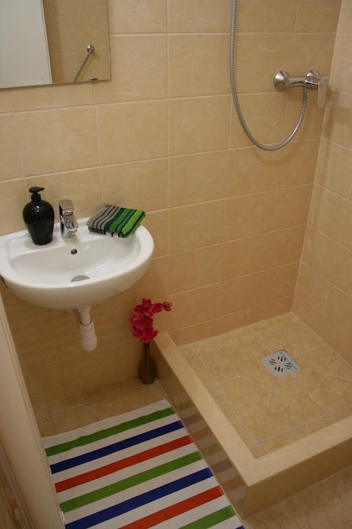 Walking Bed Hostel *