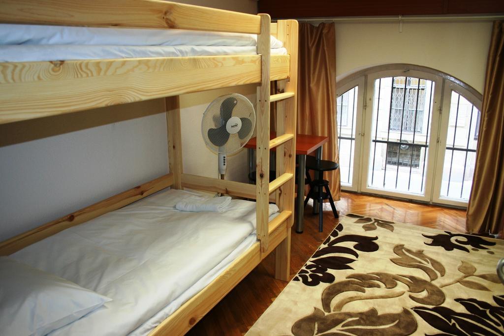 Hostel Walking Bed