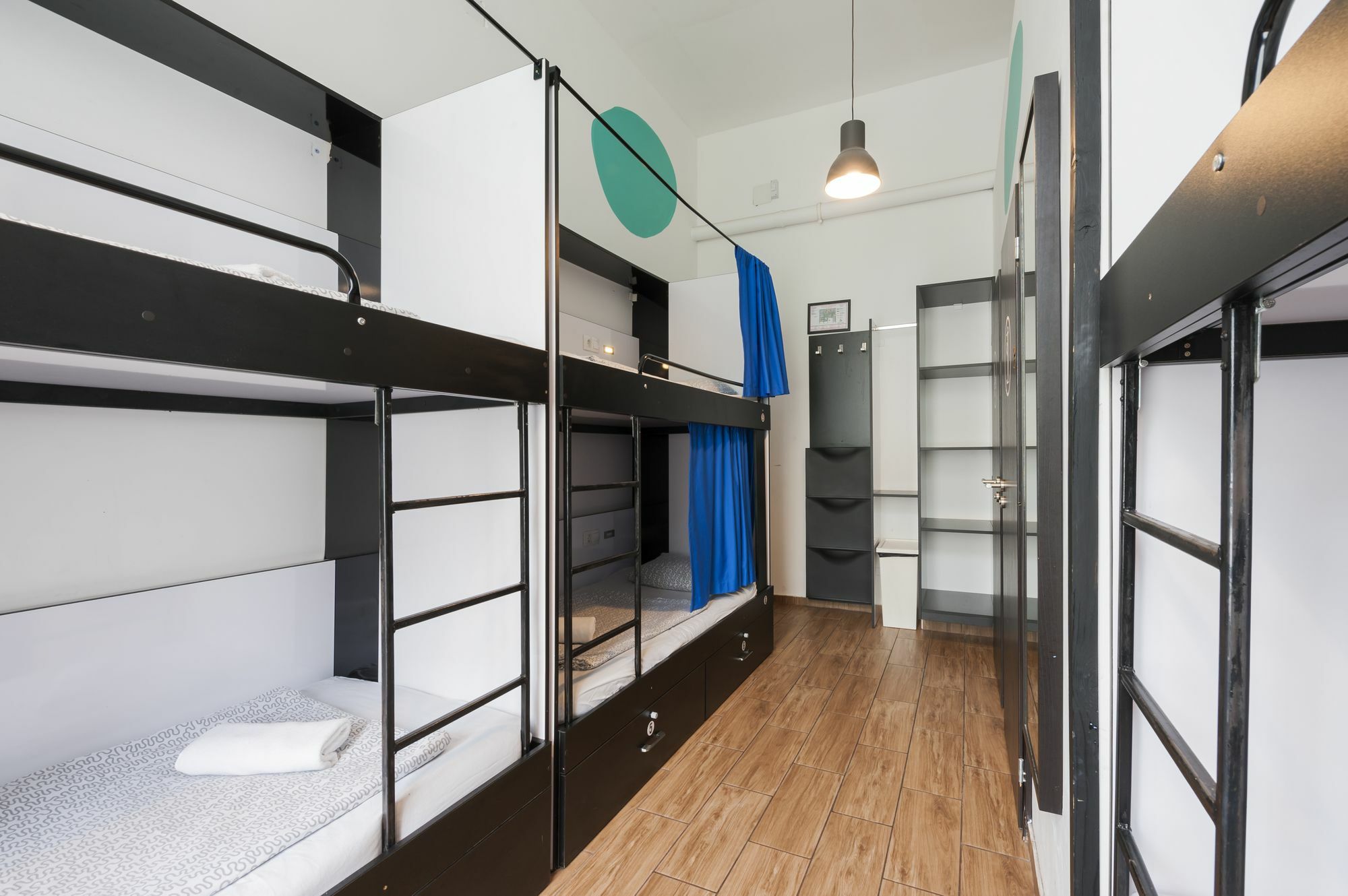 Adagio 1.0 Oktogon Hostal