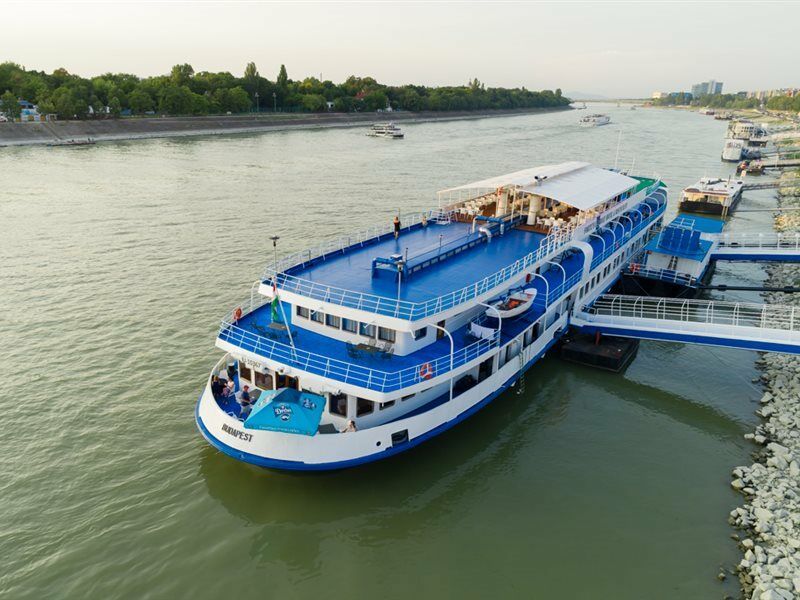 Fortuna Boat Botel 3*