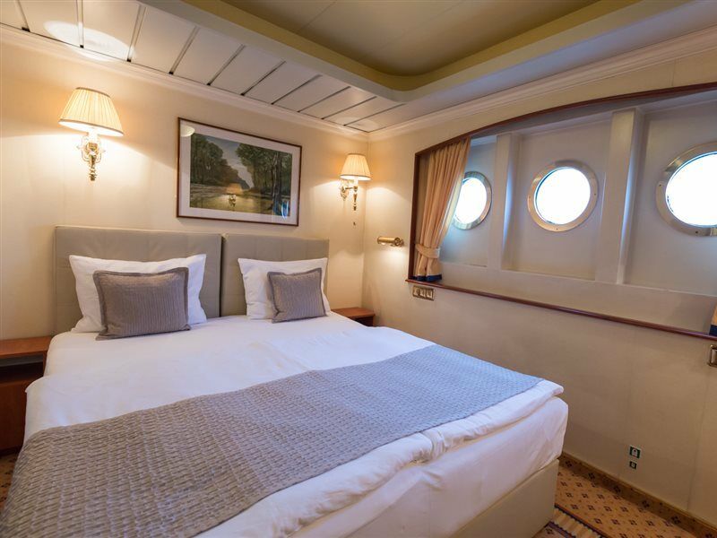 Botel Onriver Hotels - Ms Cezanne 4*
