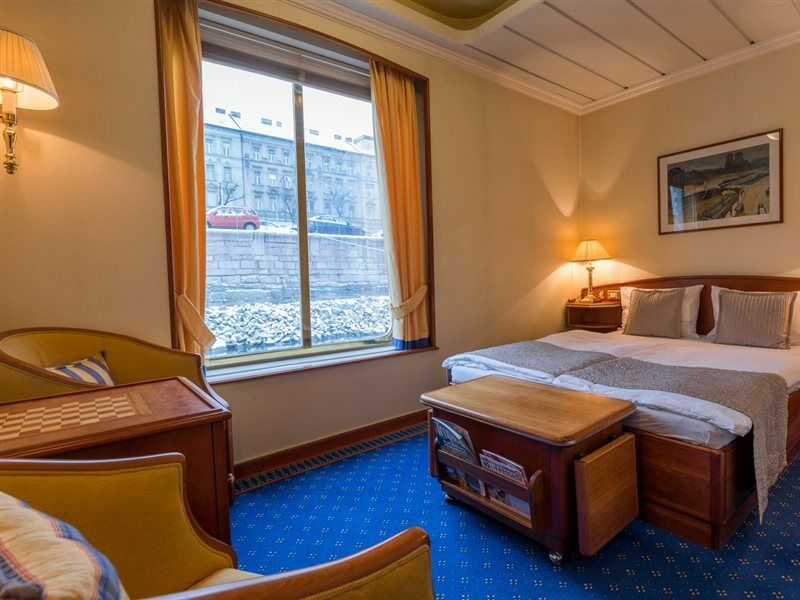 Botel Onriver Hotels - Ms Cezanne