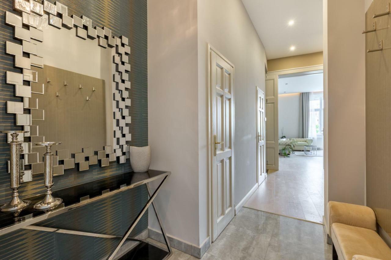 Grand Designer Dream In The Center W 3br/3bath Appartement *