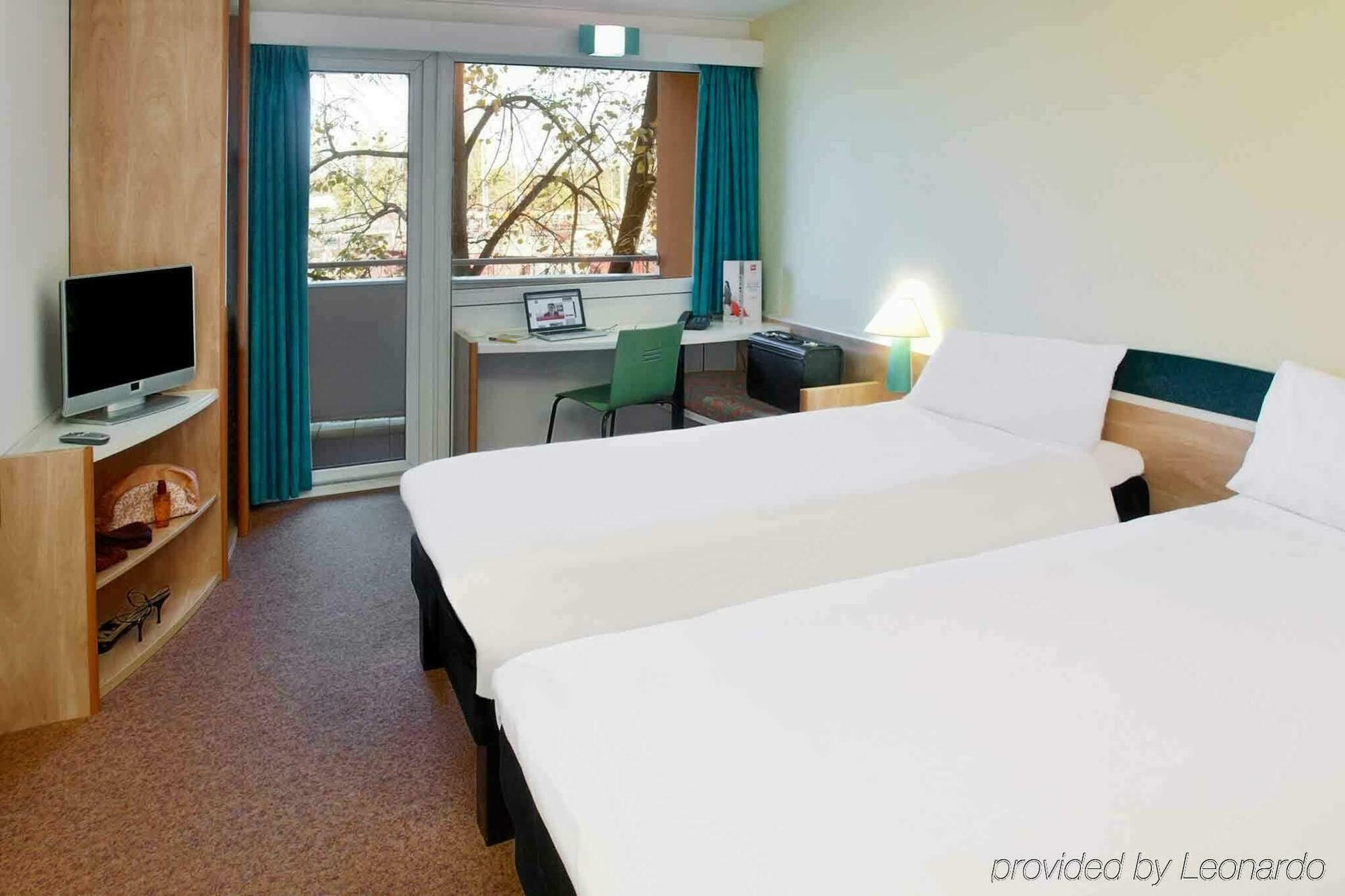 Ibis Citysouth Hotel 3*