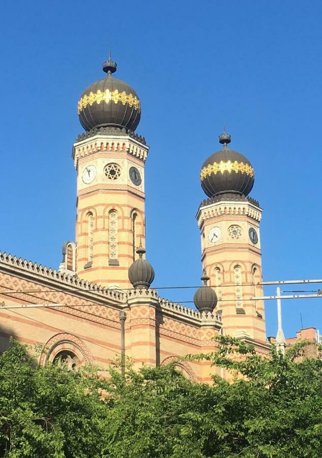 Alma's Romantic Getaway Budapest