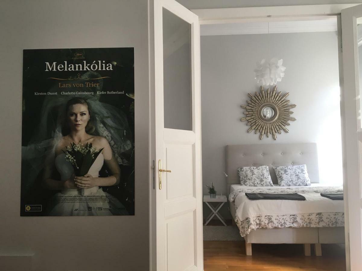 Alma's Romantic Getaway * Budapest