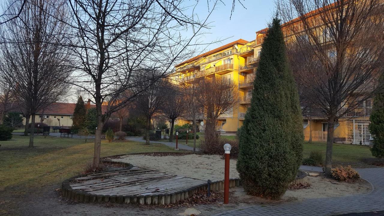 Liget Apartment, Terrace, Free Parking, Ac Appartement *
