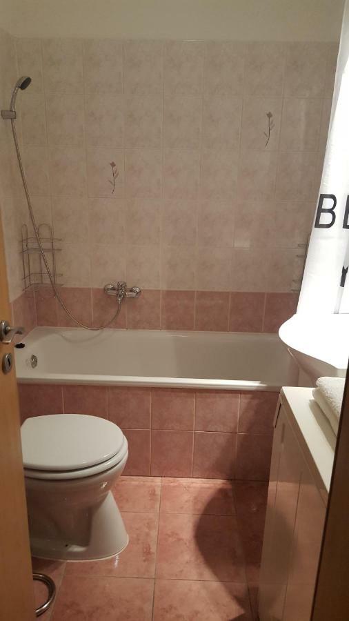 Liget Apartment, Terrace, Free Parking, Ac *