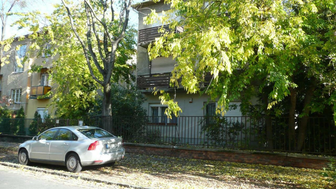 Laky9 Apartman *