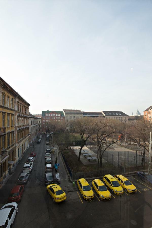 Klauzal Ter 9 Apartment *