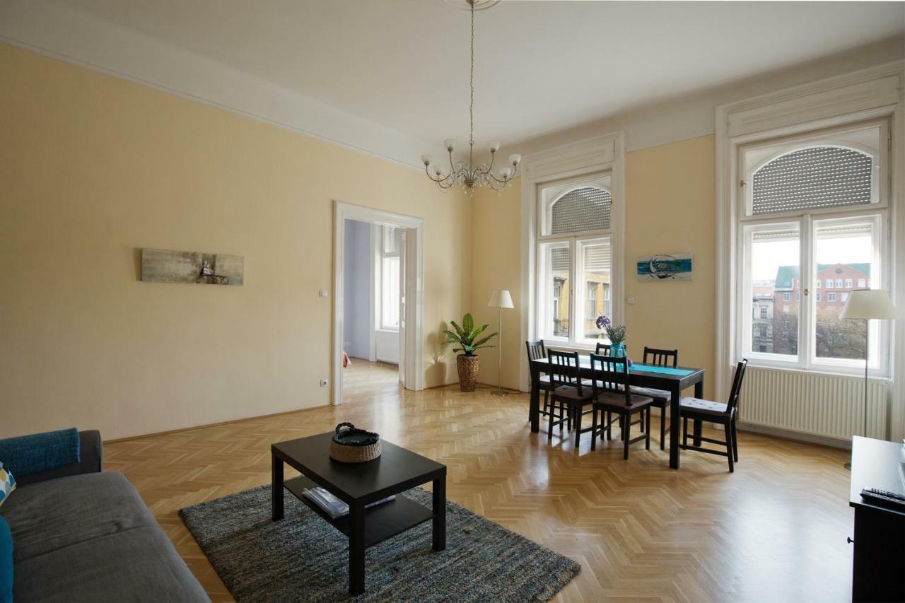 Klauzal Ter 9 * Budapest