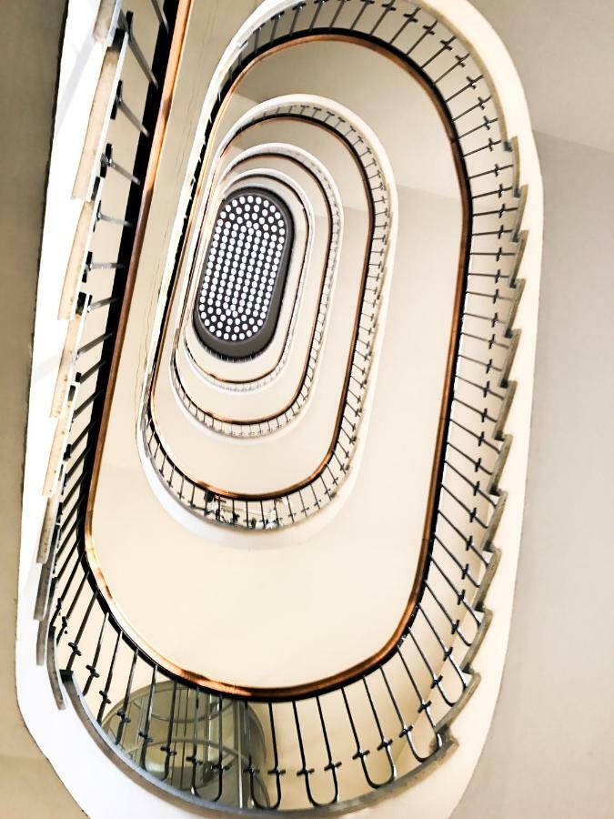 Bauhaus Icon: Spacious Fitness Flat In Central Buda Apartmán *