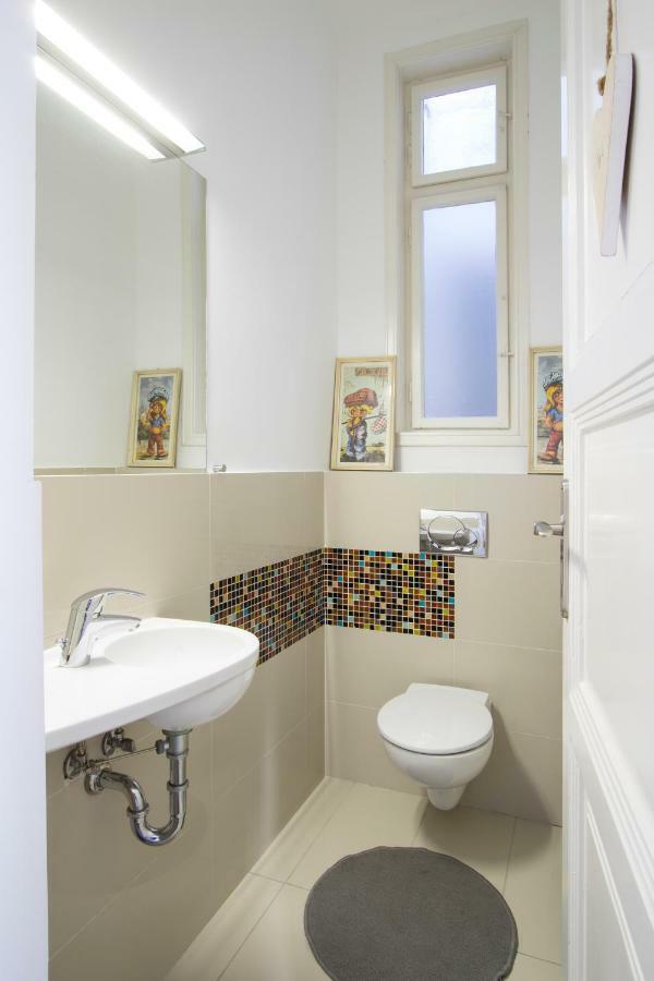 Pedestrian Apartment, The Location Appartement *