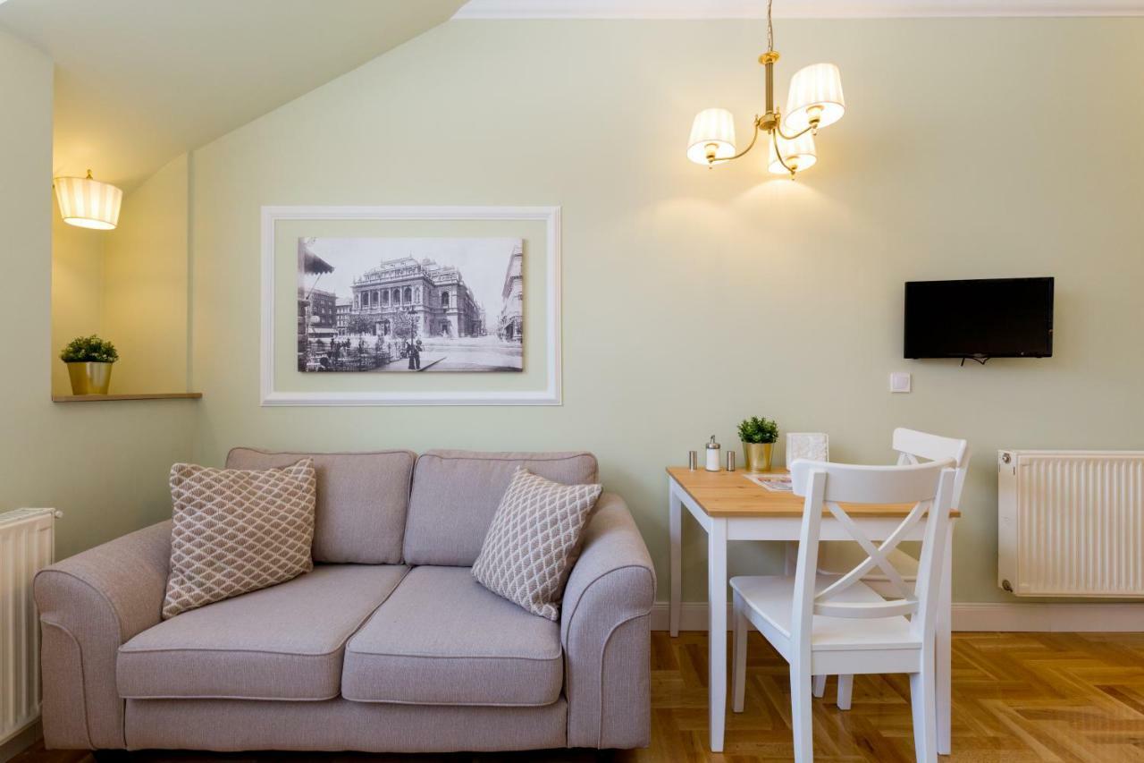 Roland Apartmán