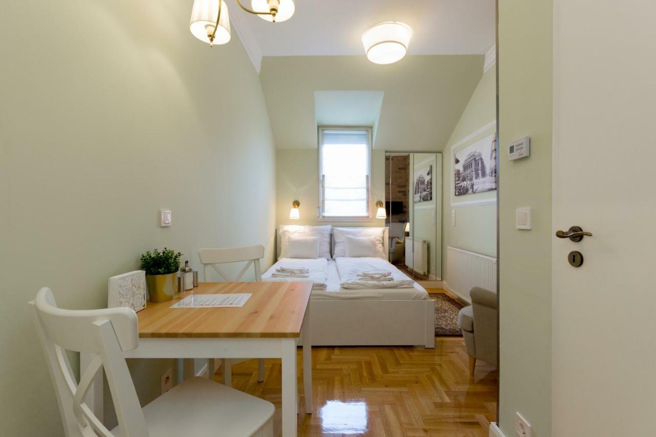 Roland Apartmán
