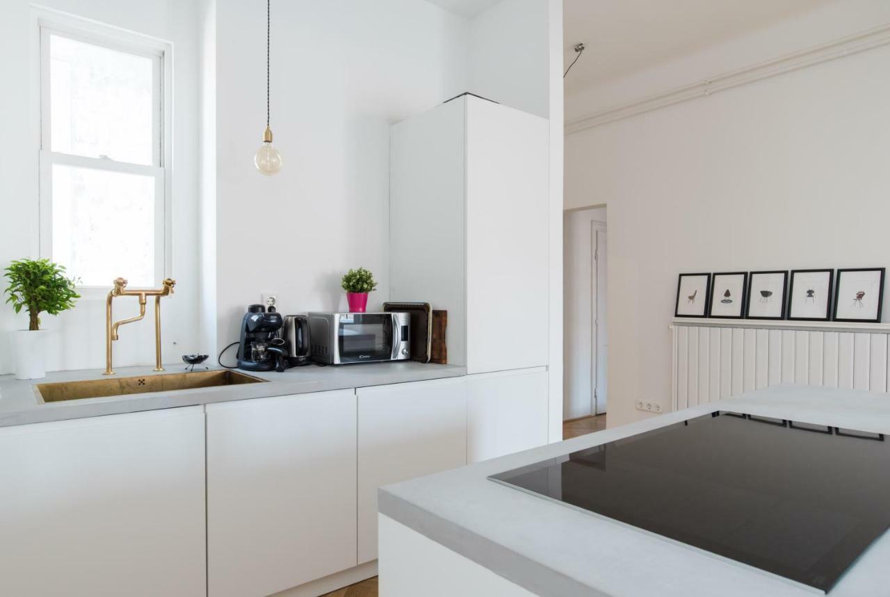 Klauzal W/3 Bedrooms, French Balcony