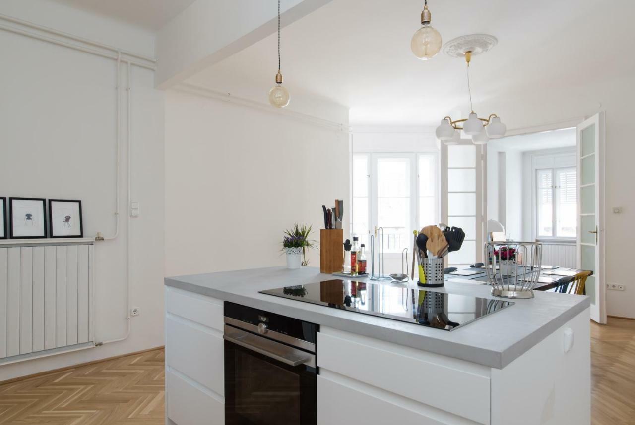 Klauzal W/3 Bedrooms, French Balcony Apartment