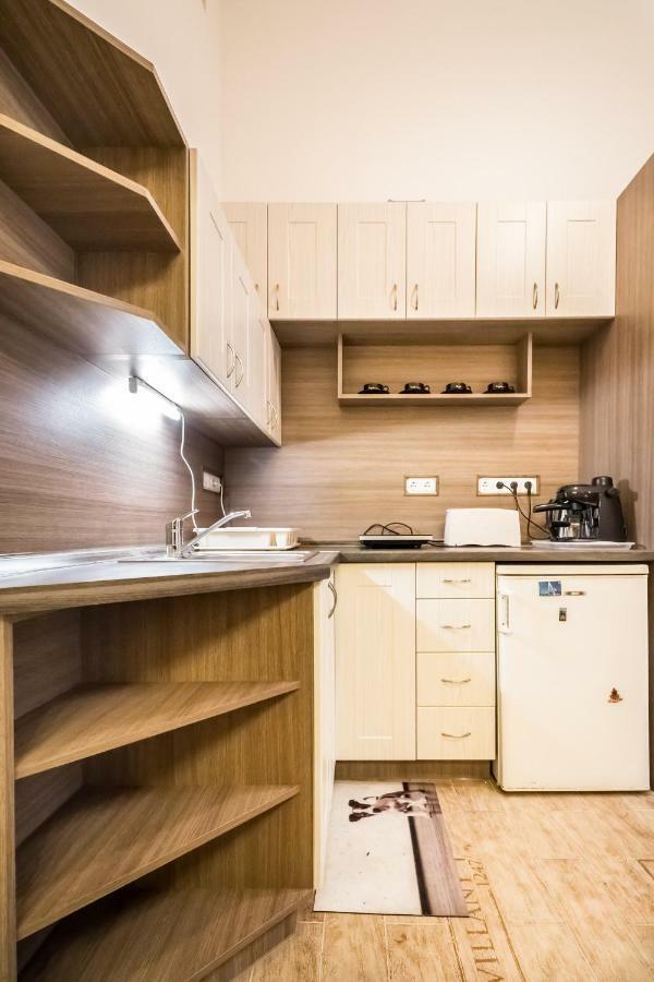 Dombovari Way Apartman *