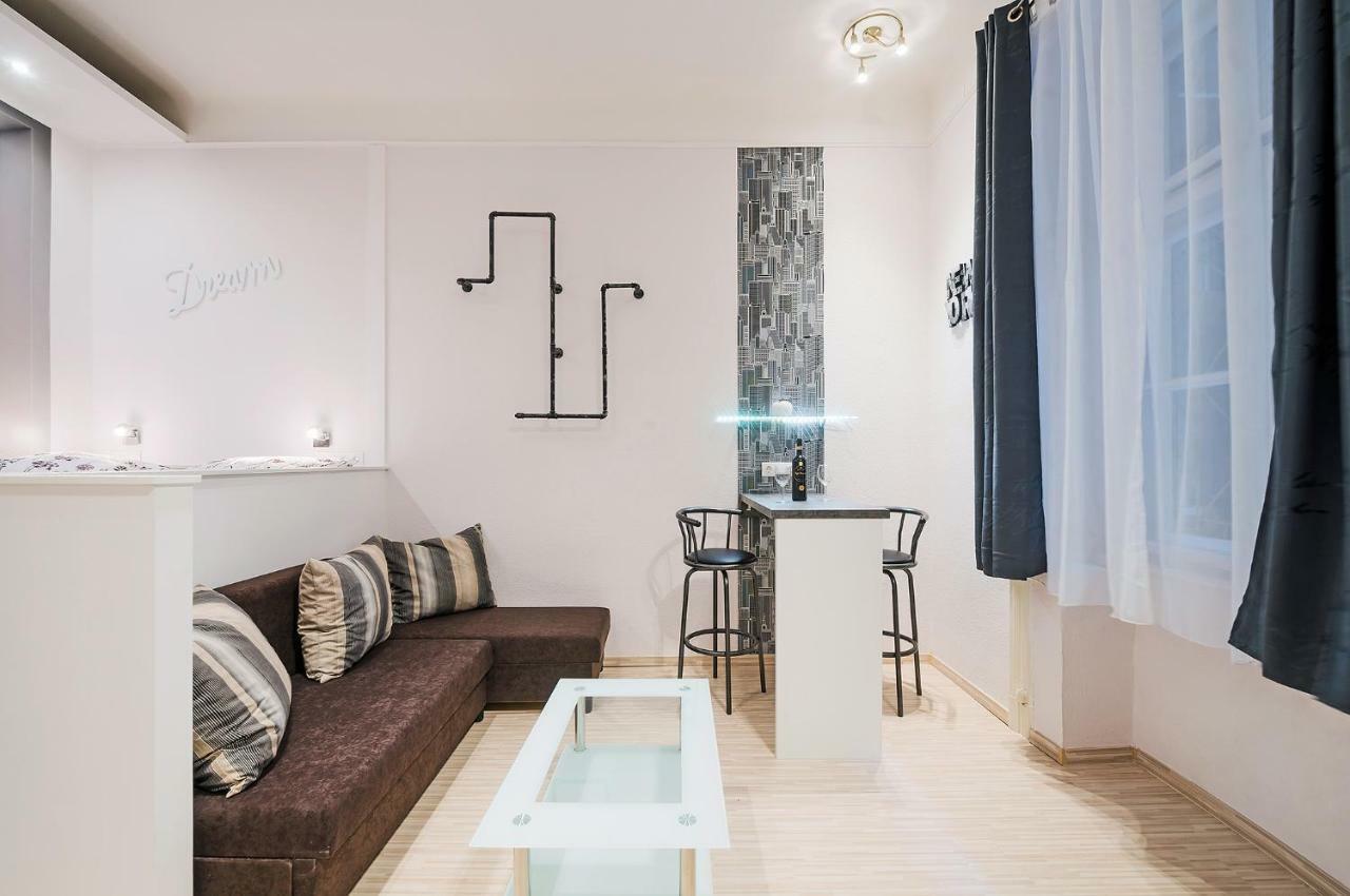 Free Parking, Quiet Design Flat In The Centre * Budapest
