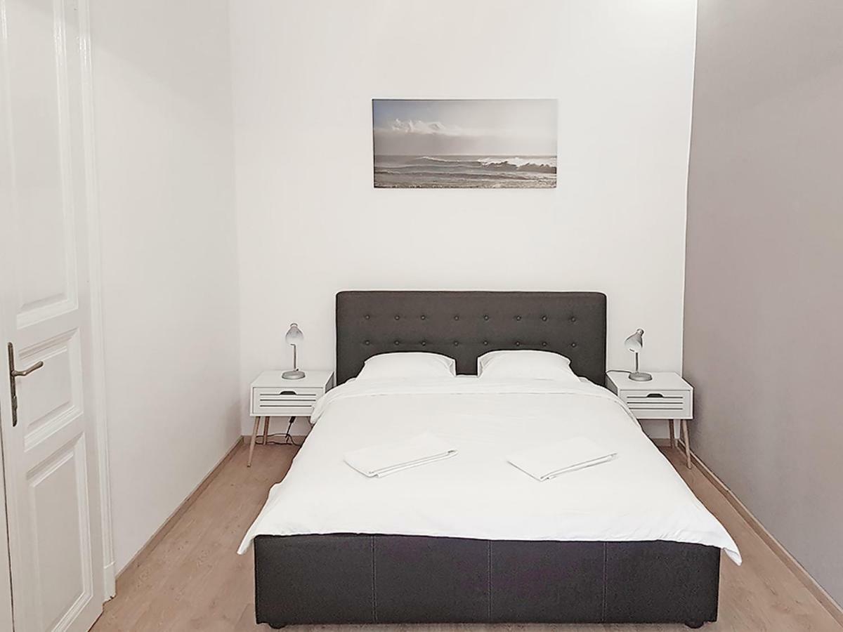 Akacfa 36 91 Mt 3 Bedroom District 7 Apartmán