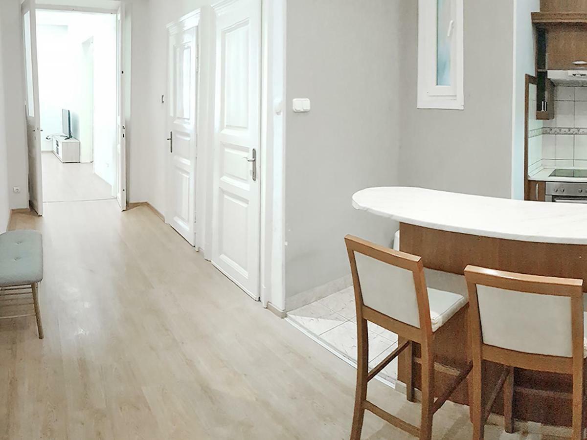 Akacfa 36 91 Mt 3 Bedroom District 7 Budapest