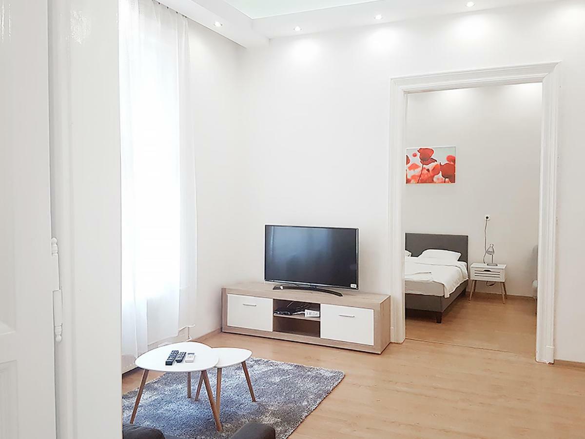 Akacfa 36 91 Mt 3 Bedroom District 7 Apartmán *