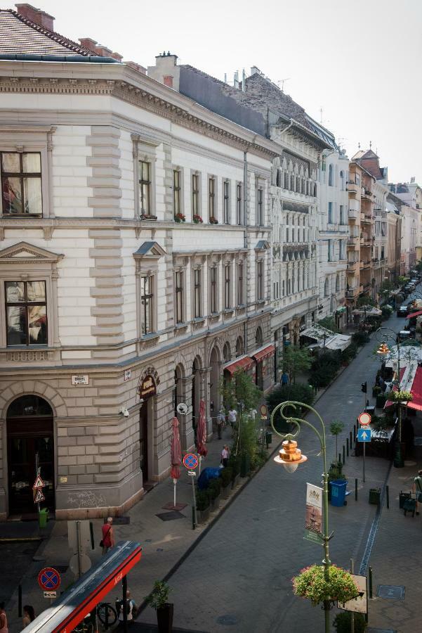 Pause With Free Parking Budapest