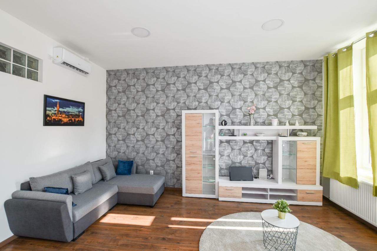 Silver In The City Centre Apartment