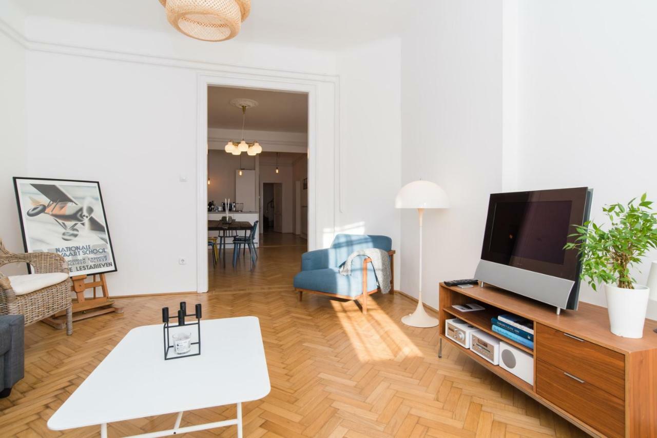 Klauzal W/3 Bedrooms, French Balcony Budapest