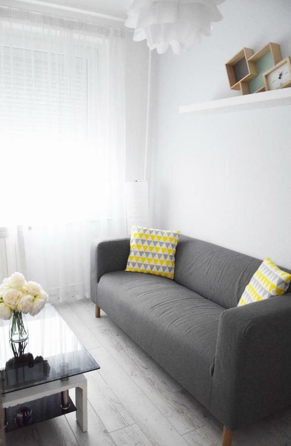 White Almond Apartamento *