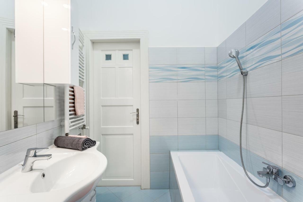 Bpr Turquoise Simplicity Budapest