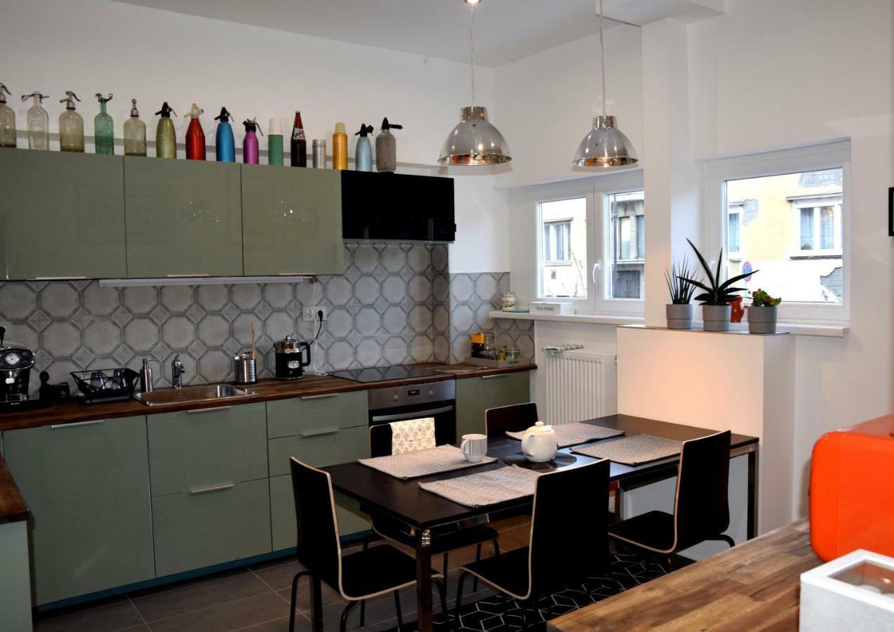 Bleak House - Bauhaus In Greener Appartement Boedapest