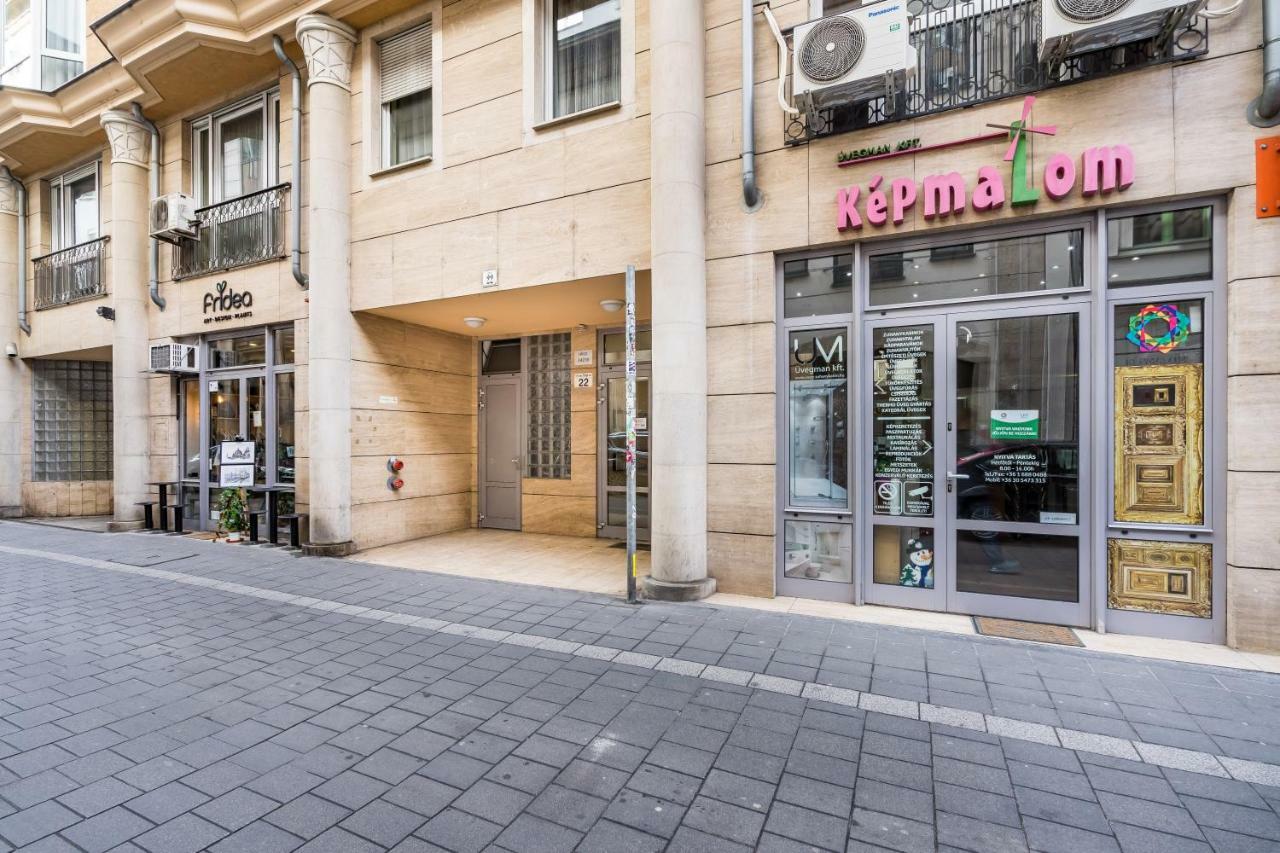 Bpr Vivid Downtown Vibe With Balcony Apartman