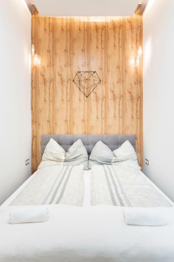 Modern 2 Bedroom With Free Airport Transfer * Budapest