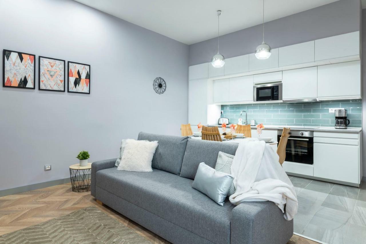 Modern 2 Bedroom With Free Airport Transfer *