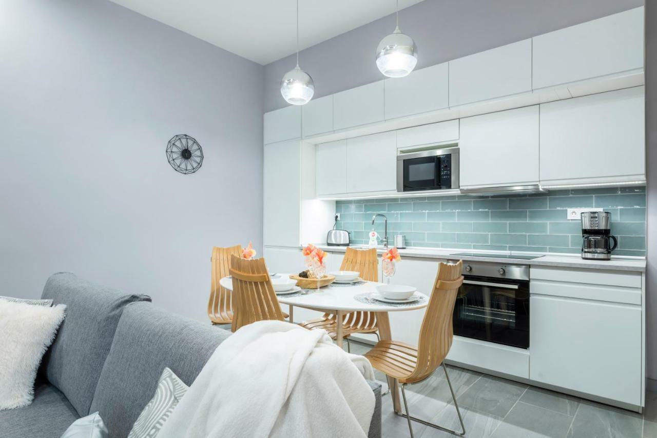 Modern 2 Bedroom With Free Airport Transfer * Budapest