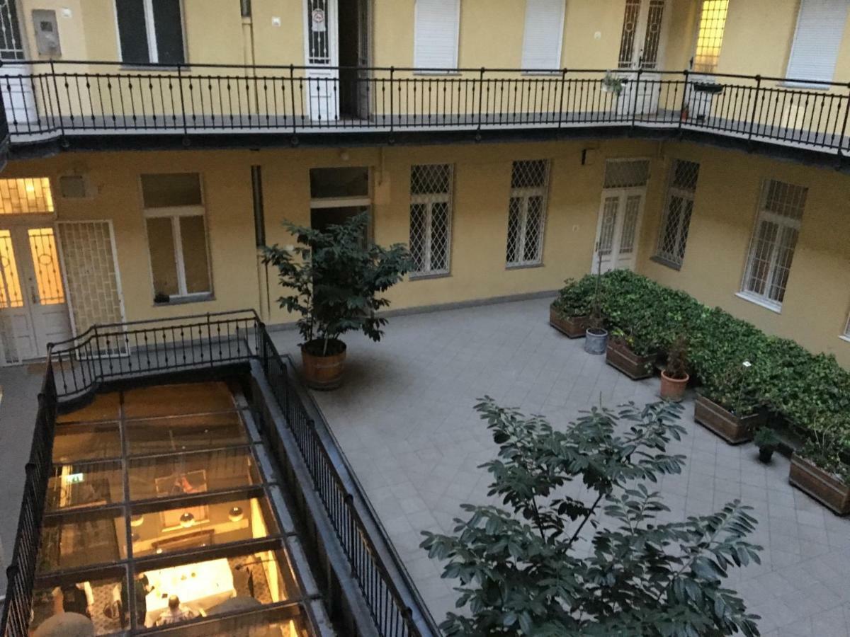 Modern 2 Bedroom With Free Airport Transfer Budapest