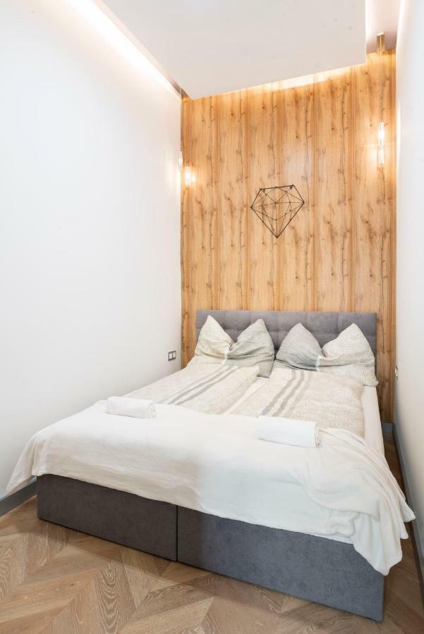 Modern 2 Bedroom With Free Airport Transfer Budapest